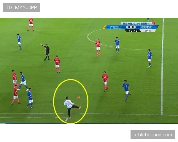 篮球场上遇到两人同时出界判定的处理规则解析